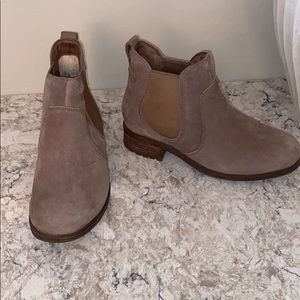 New without tags ugg booties with heel